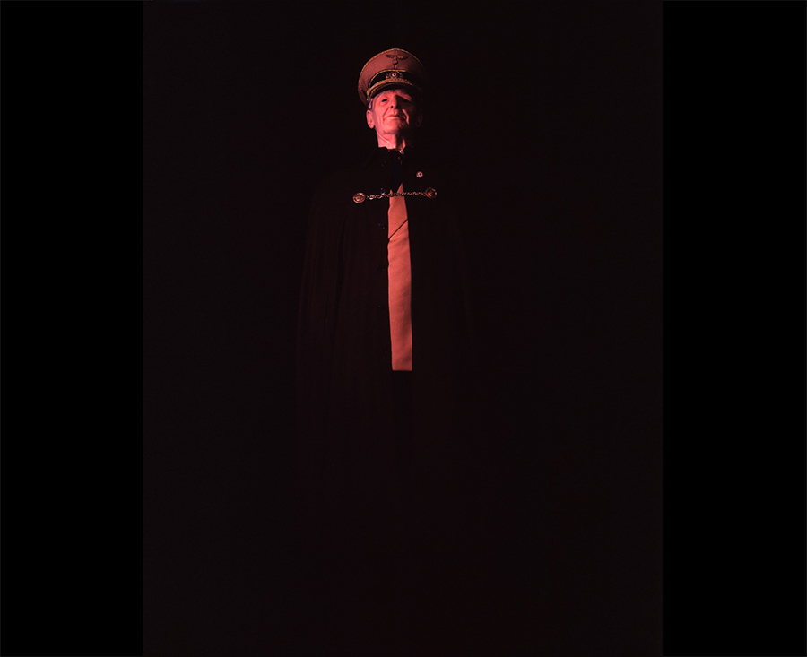 VATERBILDER | FATHERPICTURES - Part II - Der Vertrag / The contract- 2004 &copy;  Burkhard Philipp von Harder